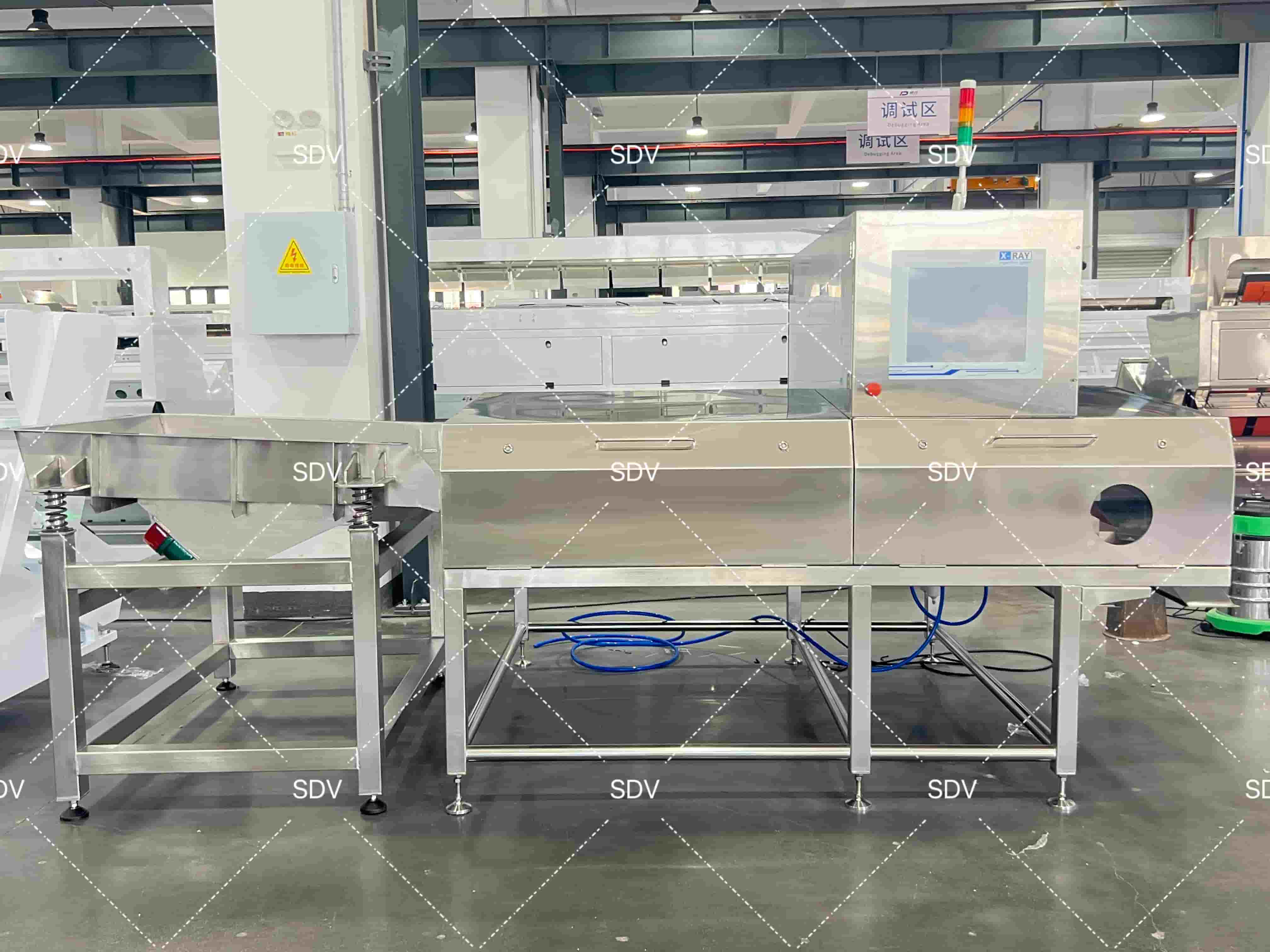 SDV élargit sa gamme de produits avec un nouveau détecteur de rayons X fonctionnel AI pour produits en vrac d'une largeur de bande de 1 200 mm pour la sécurité alimentaire